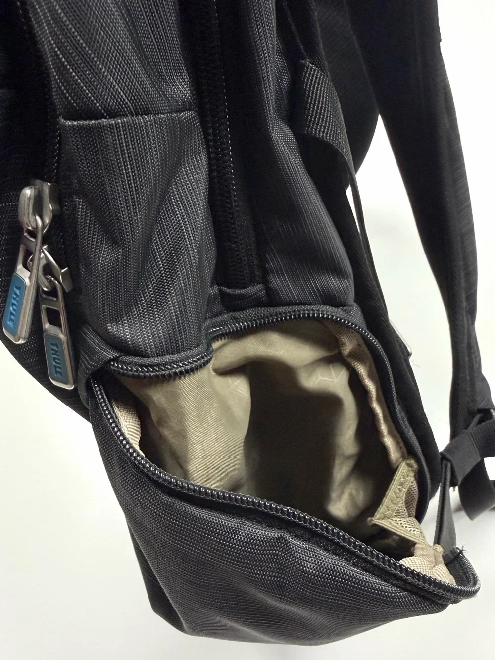 Thule Construct 28L Black Laptop Backpack Travel Work Commuter Bag